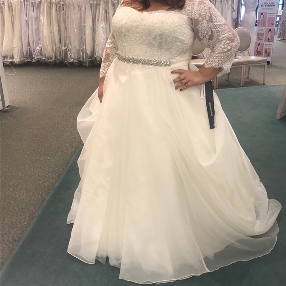 Wedding Dress - Picture 3 of 4